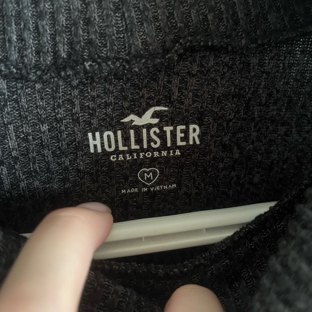 Hollister | Cropped Ribbed Turtleneck - Picture 3 of 7